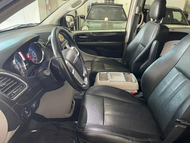2015 Chrysler Town & Country Touring-L