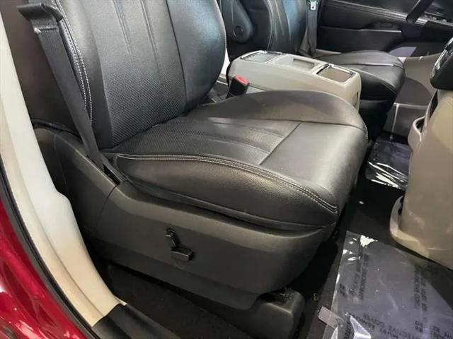 2015 Chrysler Town & Country Touring-L