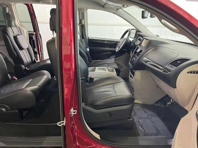 2015 Chrysler Town & Country Touring-L