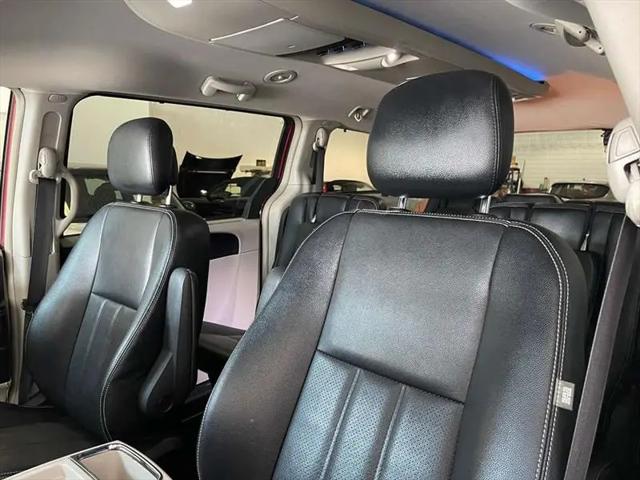 2015 Chrysler Town & Country Touring-L