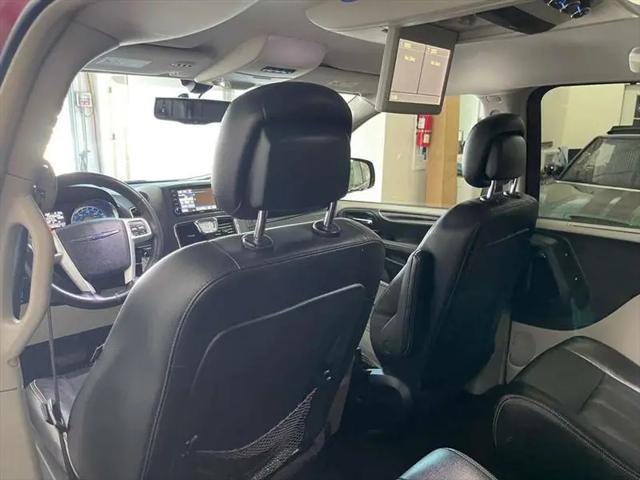 2015 Chrysler Town & Country Touring-L