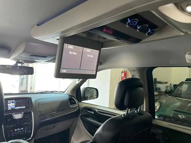 2015 Chrysler Town & Country Touring-L