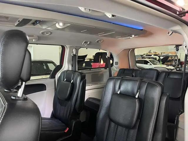 2015 Chrysler Town & Country Touring-L