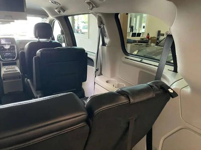 2015 Chrysler Town & Country Touring-L