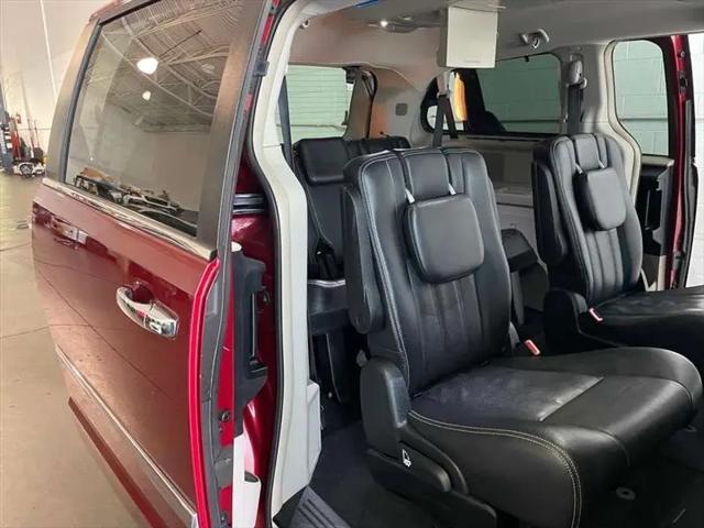2015 Chrysler Town & Country Touring-L