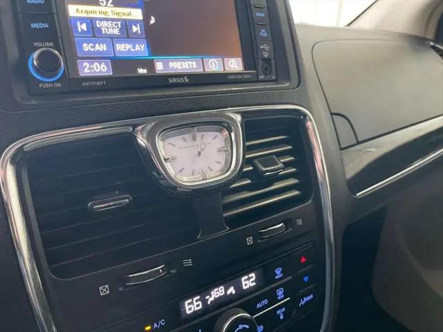 2015 Chrysler Town & Country Touring-L