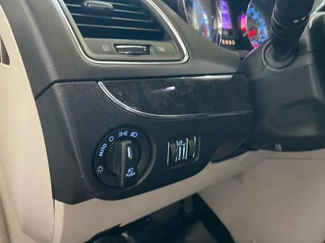 2015 Chrysler Town & Country Touring-L