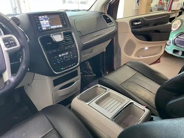 2015 Chrysler Town & Country Touring-L