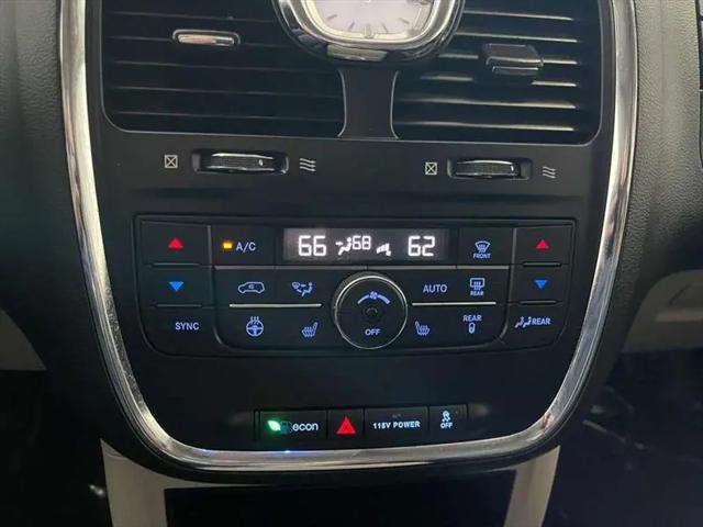 2015 Chrysler Town & Country Touring-L