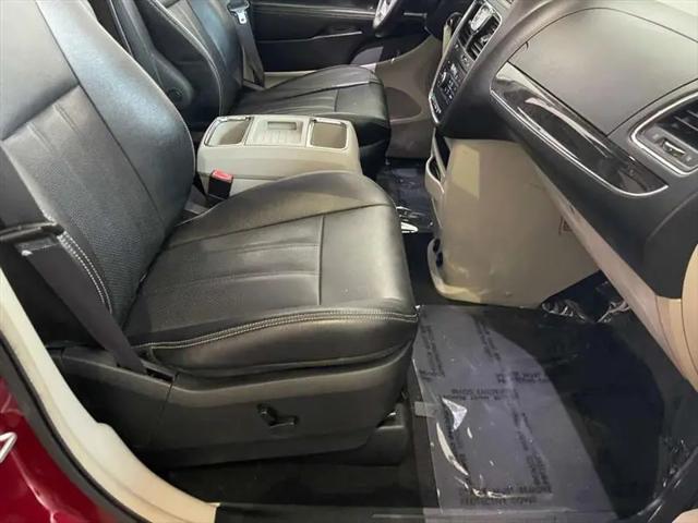 2015 Chrysler Town & Country Touring-L