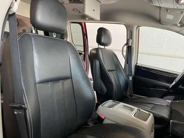 2015 Chrysler Town & Country Touring-L
