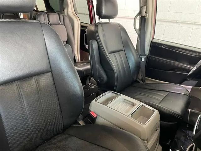 2015 Chrysler Town & Country Touring-L