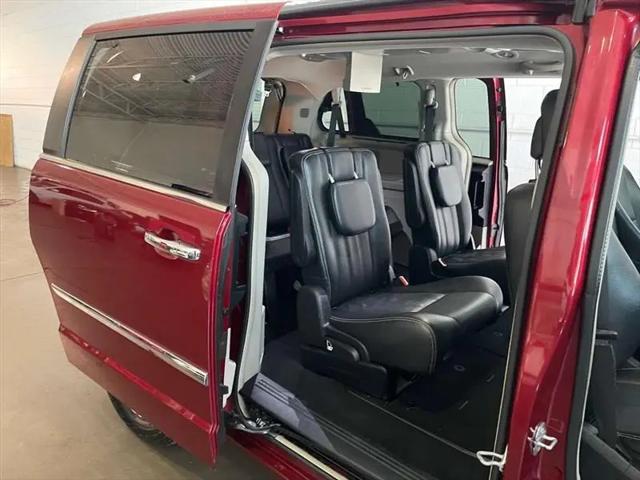 2015 Chrysler Town & Country Touring-L
