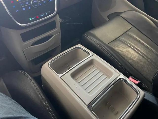 2015 Chrysler Town & Country Touring-L