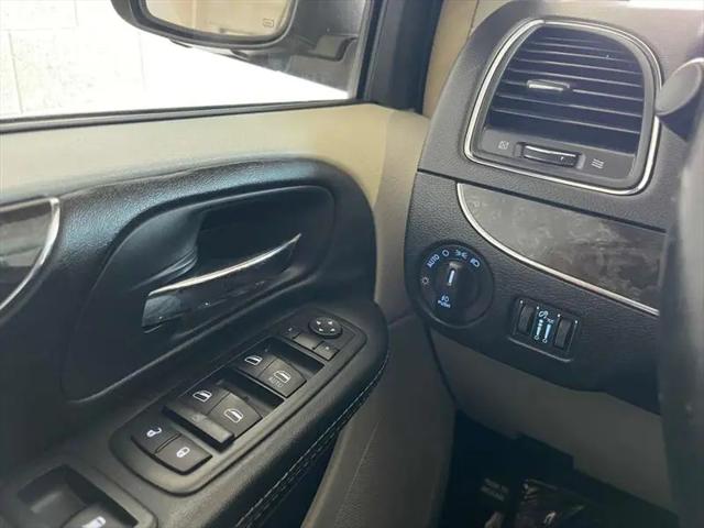 2015 Chrysler Town & Country Touring-L