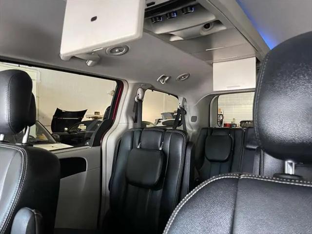 2015 Chrysler Town & Country Touring-L