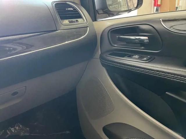 2015 Chrysler Town & Country Touring-L