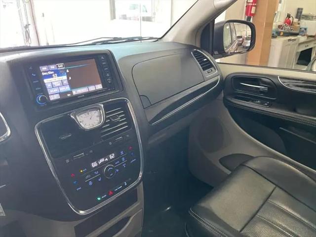 2015 Chrysler Town & Country Touring-L