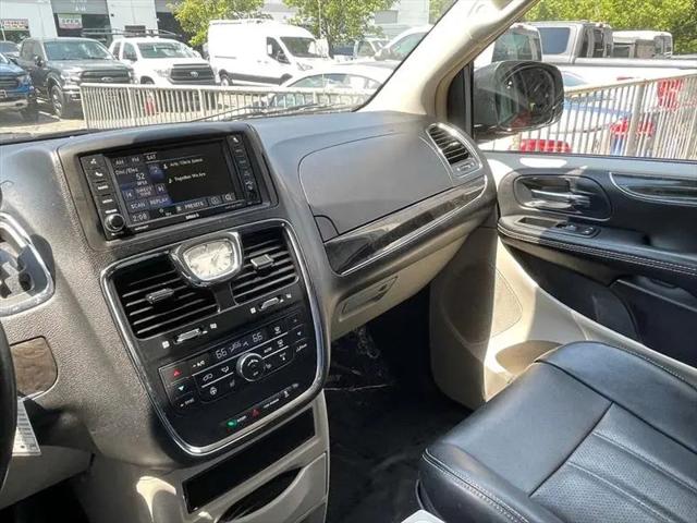 2015 Chrysler Town & Country Touring-L