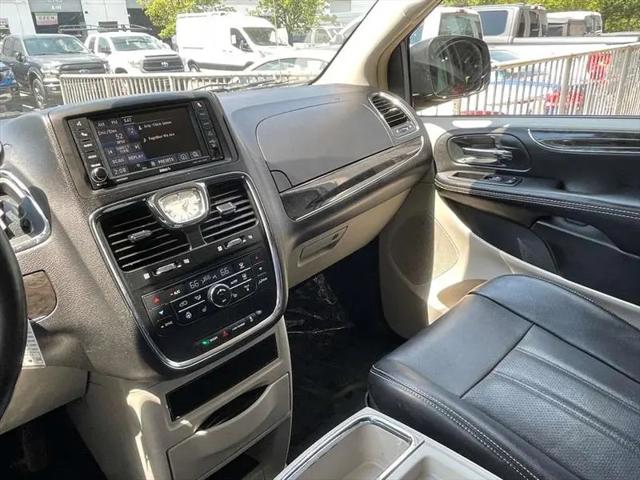 2015 Chrysler Town & Country Touring-L