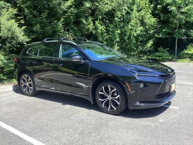 2025 Toyota Crown Signia XLE