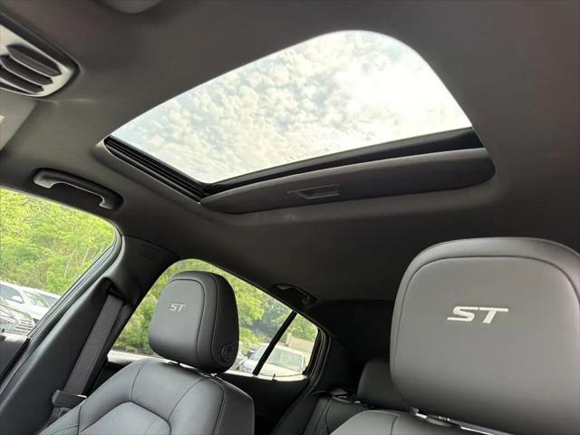 2026 Buick NV Sport Touring FWD