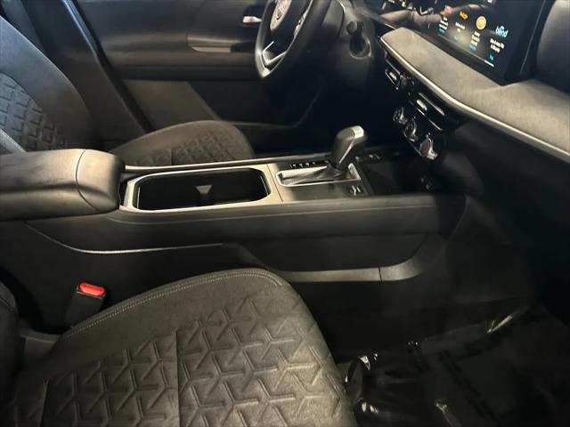 2025 Nissan Kicks SV FWD