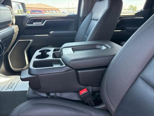 2025 GMC Sierra 1500 2WD Crew Cab Short Box SLT