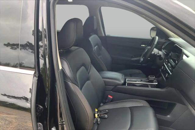 2024 Nissan Pathfinder SL FWD