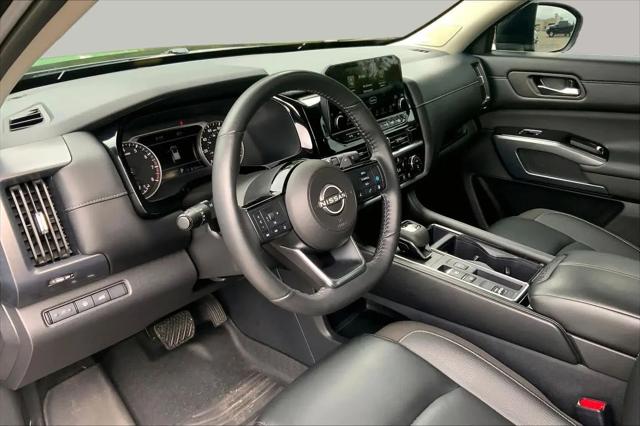 2024 Nissan Pathfinder SL FWD