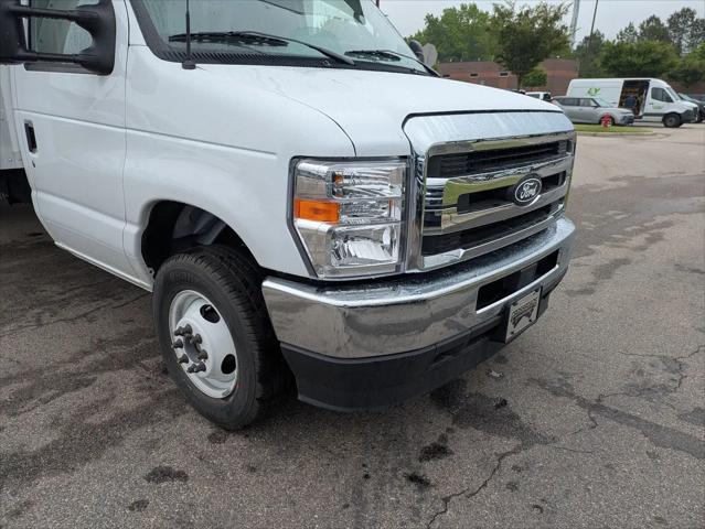 2027 Ford E-Series Cutaway E-450