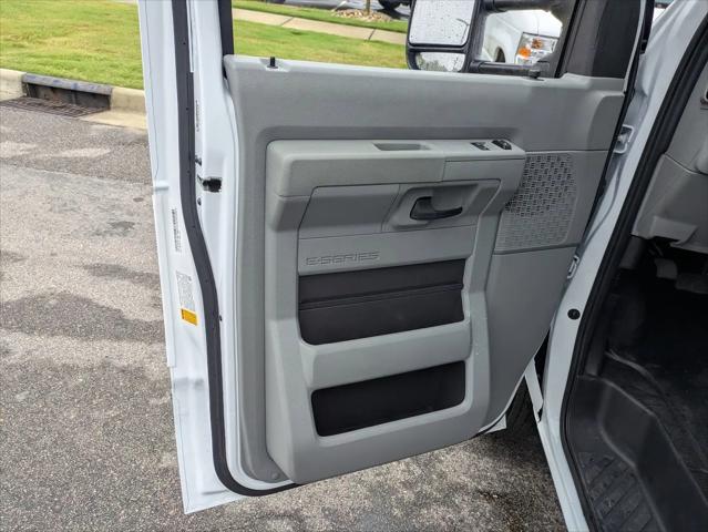 2027 Ford E-Series Cutaway E-450