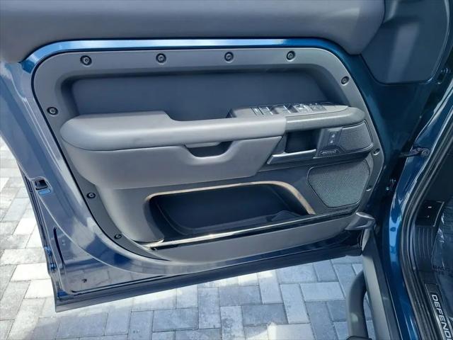 2026 Land Rover Defender P635 OCTA