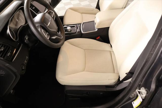 2023 Chrysler 300 Touring
