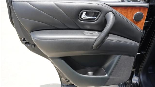 2015 INFINITI QX80 Standard