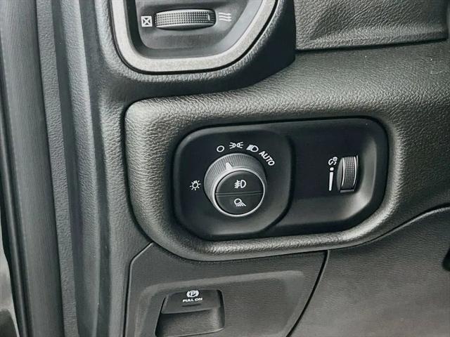 2026 Ram 1500 Express Crew Cab 4x4 5'7" Box
