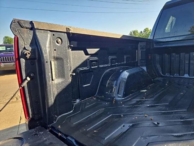 2021 Chevrolet Silverado 1500 4WD Crew Cab Short Bed Custom