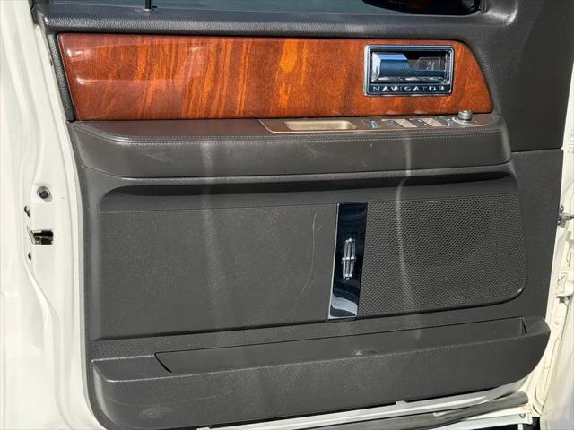 2014 Lincoln Navigator Standard