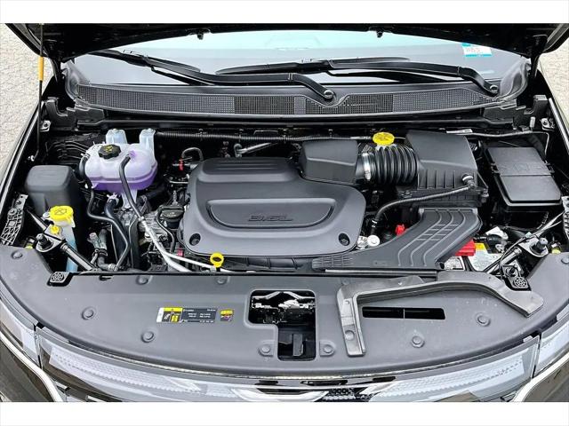 2027 Chrysler Pacifica Select