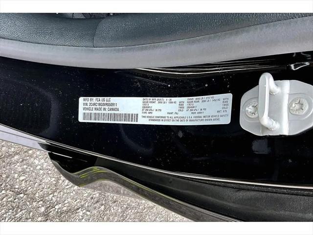 2027 Chrysler Pacifica Select