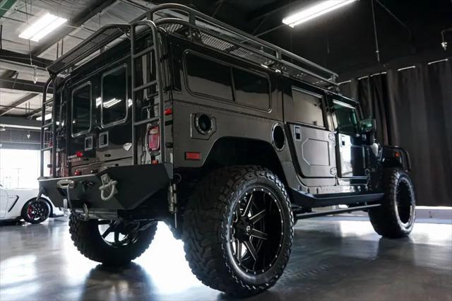 2006 HUMMER H1 Enclosed