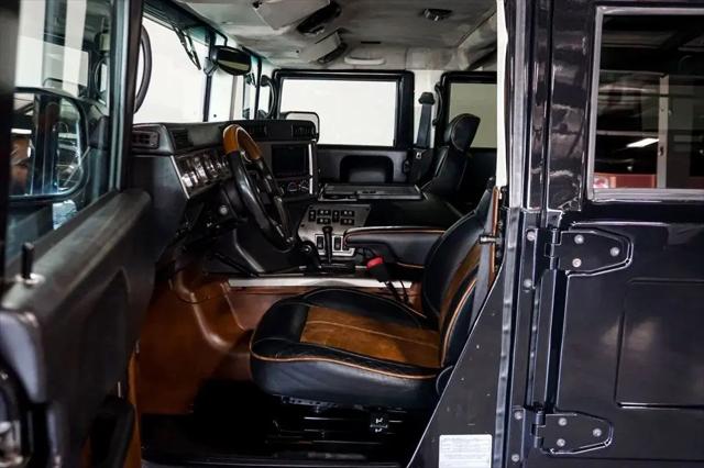 2006 HUMMER H1 Enclosed