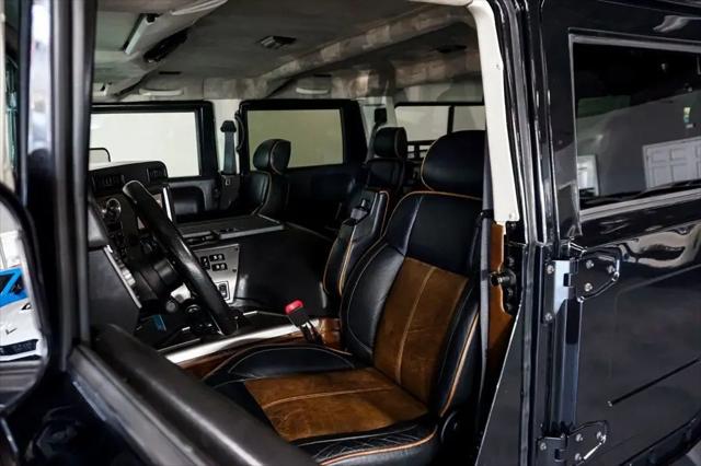 2006 HUMMER H1 Enclosed