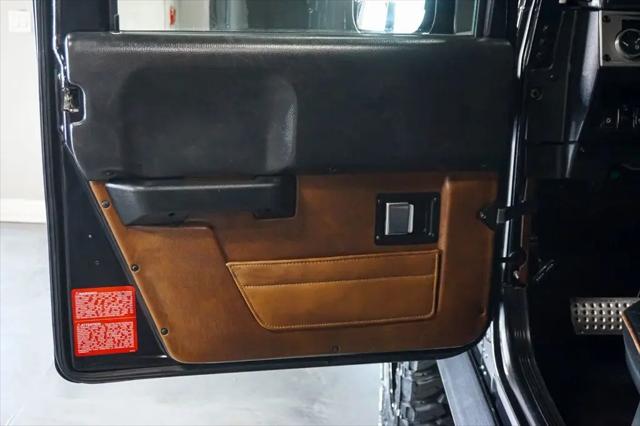 2006 HUMMER H1 Enclosed