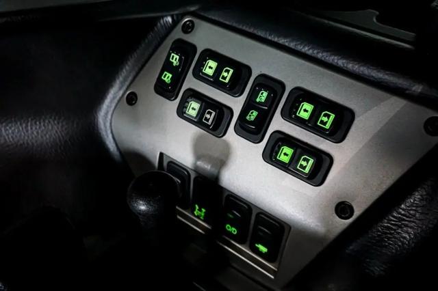2006 HUMMER H1 Enclosed