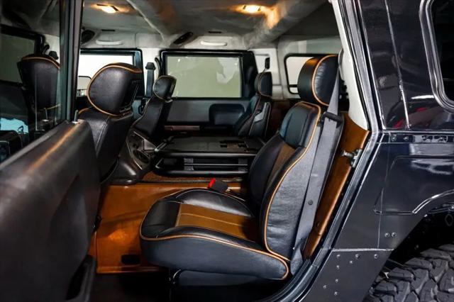 2006 HUMMER H1 Enclosed
