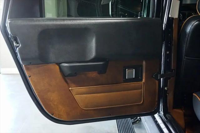 2006 HUMMER H1 Enclosed