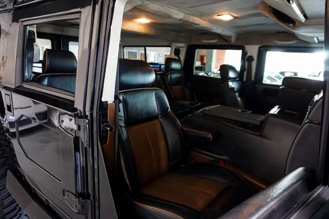 2006 HUMMER H1 Enclosed