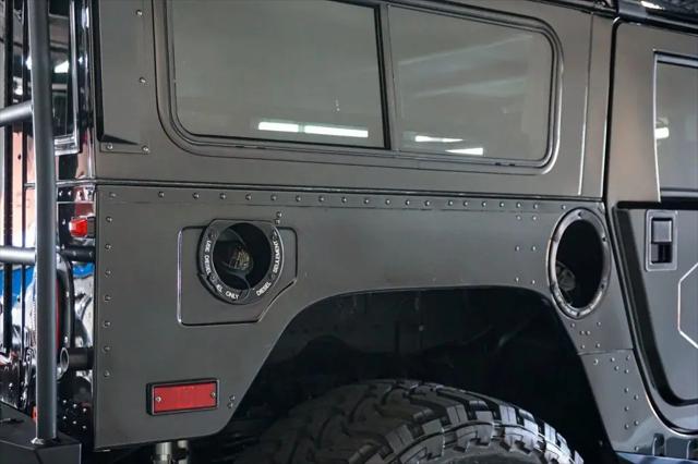 2006 HUMMER H1 Enclosed