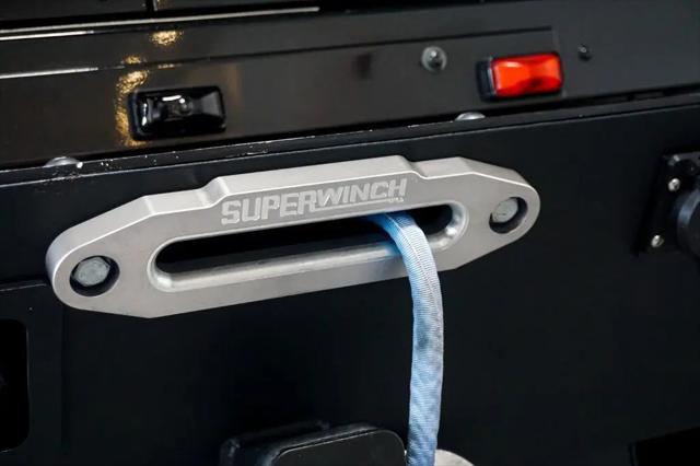 2006 HUMMER H1 Enclosed